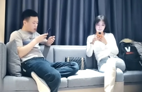 七天高端外围高价约了一个极品影视学院毕业生学过艺术的就是不一样